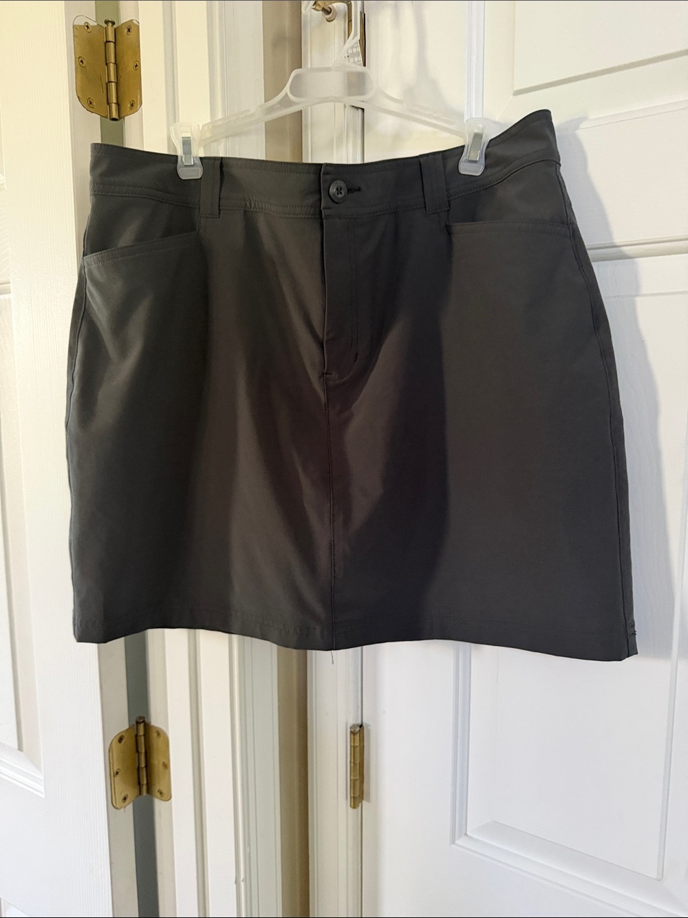 Eddie Bauer khaki green  Mini skort with Front Pockets